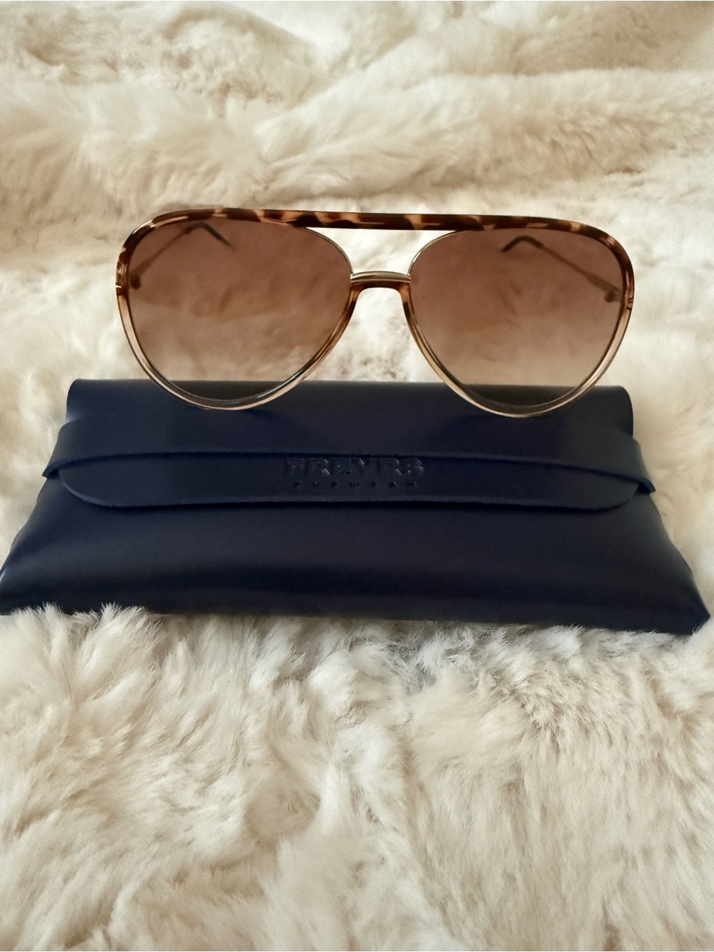 Aviator Sunglasses with Tortoise Pattern Brow Bar & Gradient Brown Lenses